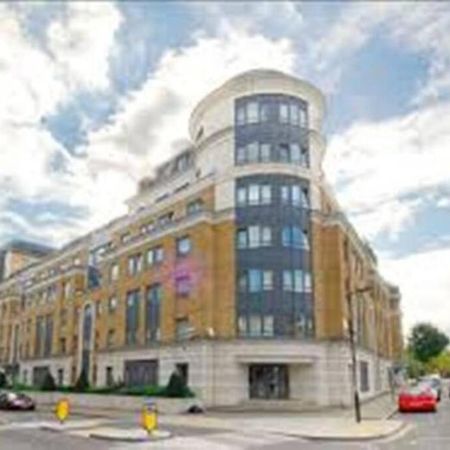 A 2 Standard Bedrooms Flat London Exterior photo