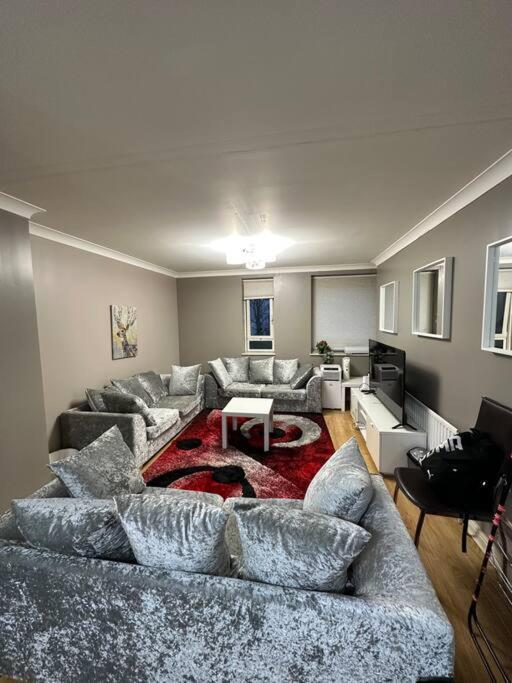 A 2 Standard Bedrooms Flat London Exterior photo