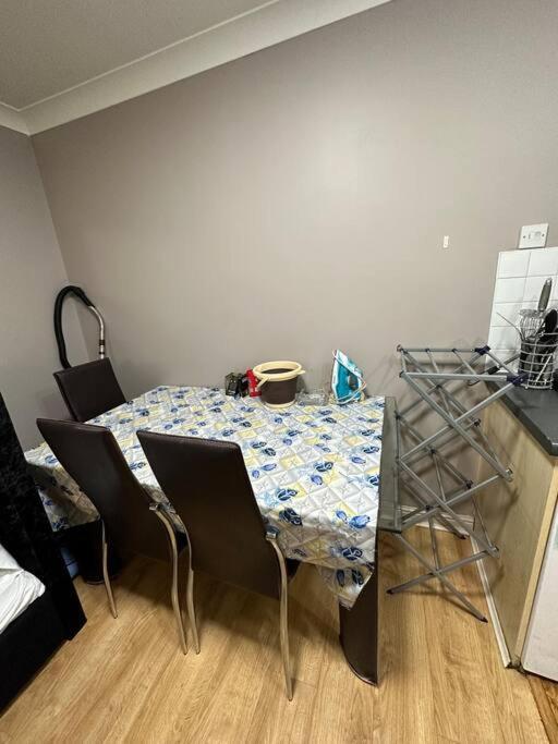A 2 Standard Bedrooms Flat London Exterior photo