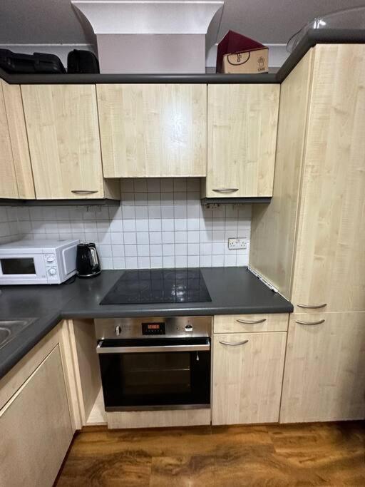 A 2 Standard Bedrooms Flat London Exterior photo