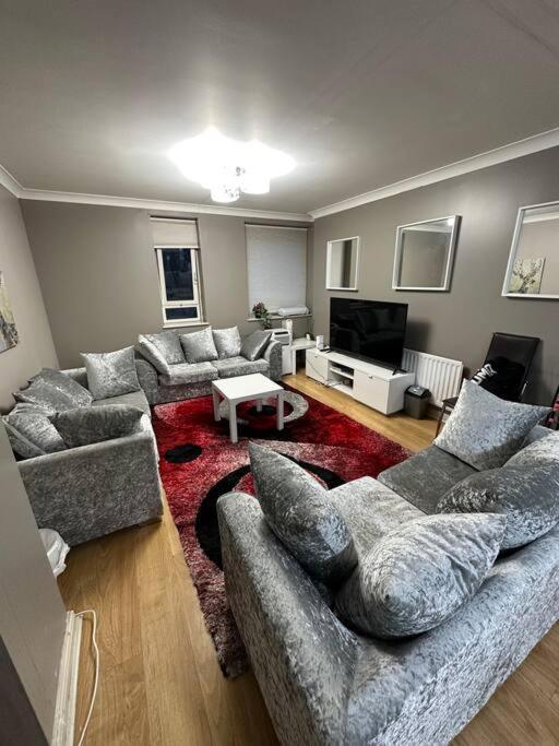 A 2 Standard Bedrooms Flat London Exterior photo