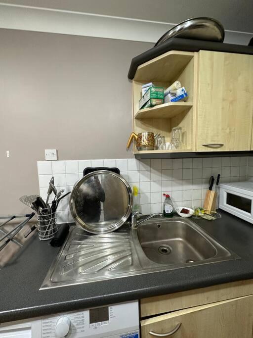 A 2 Standard Bedrooms Flat London Exterior photo