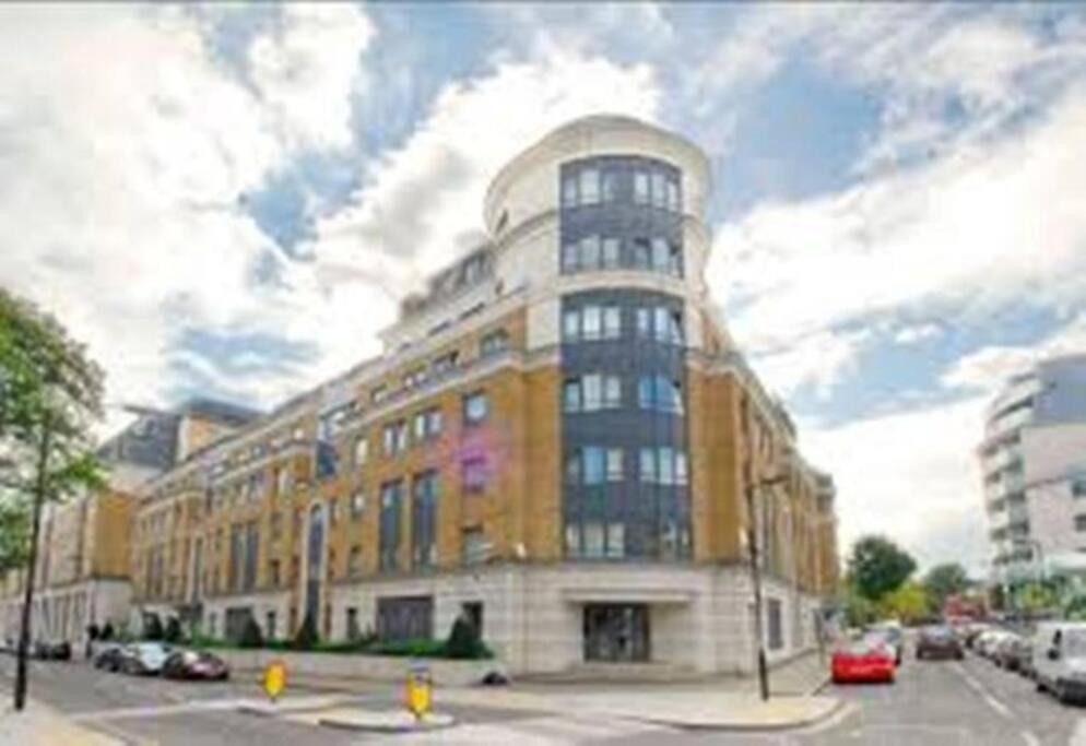 A 2 Standard Bedrooms Flat London Exterior photo