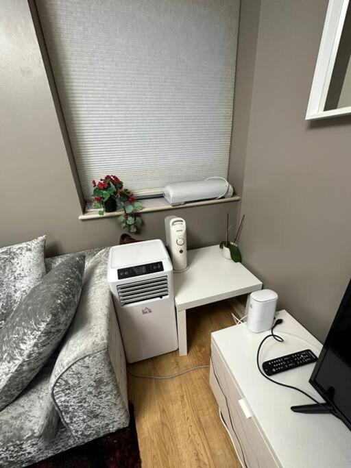 A 2 Standard Bedrooms Flat London Exterior photo